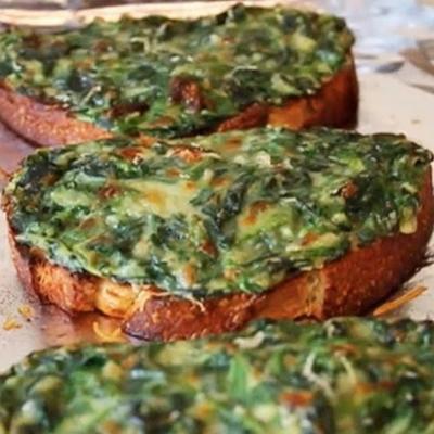 chef-kok John's eenvoudige spinazie-toast