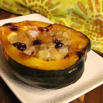 gebakken acorn squash met appelvulling