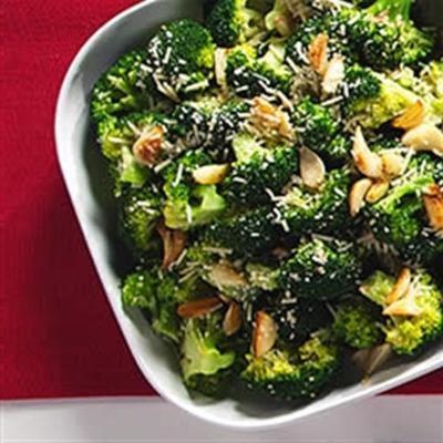 knoflook geroosterde broccoli met parmezaanse kaas