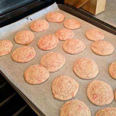 chewy strawberry sugar cookies