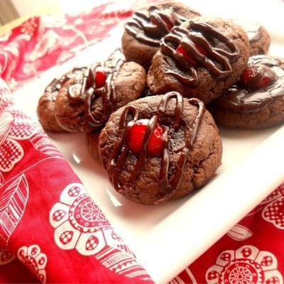 met chocolade bedekte kersen cookies ii