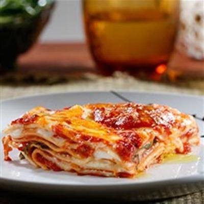 lasagna's in de oven met vleessaus en bechamel