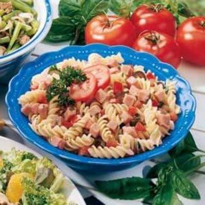 basilicum pasta en ham salade