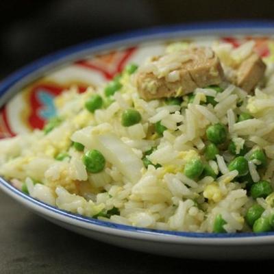 gebakken rijst met eieren en groenten