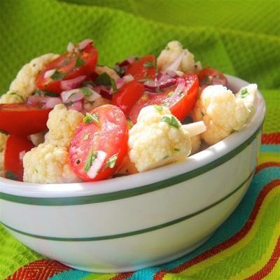 knapperige bloemkool en tomatensalade