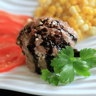 mini kalkoenbroden met feta, basilicum en balsamico saus