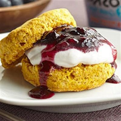 pompoen shortcakes met bosbessenroomvulling