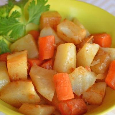 kampvuur aardappelen en wortelen