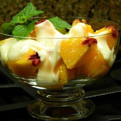verse perziken met honing-vanille crème fraiche