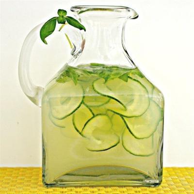 bethy's limonade van komkommerbasilicum
