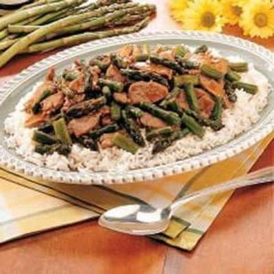 gerookt varkensvlees en asperges