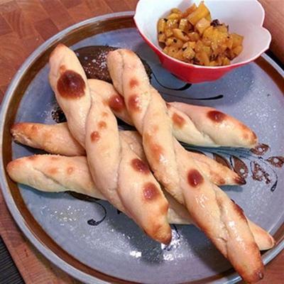 gezouten naan-sticks met mangochutney