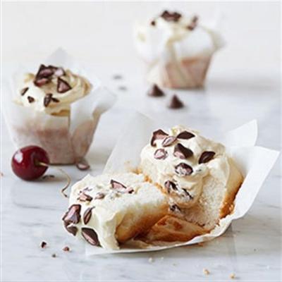 gevulde cupcakes met cherry flavoured filled delightfulls ™