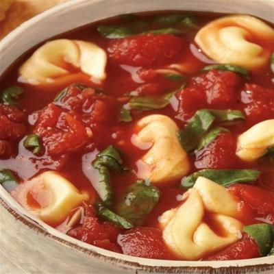 tomatensoep met spinazie en tortellini