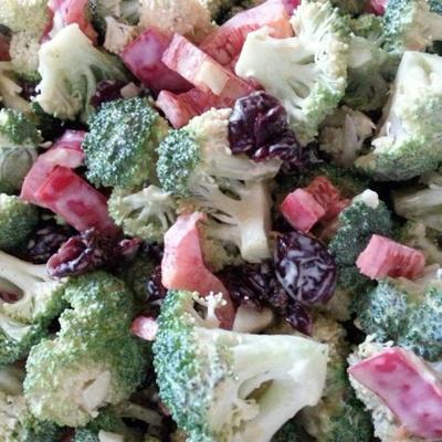 curried broccoli cranberry salade