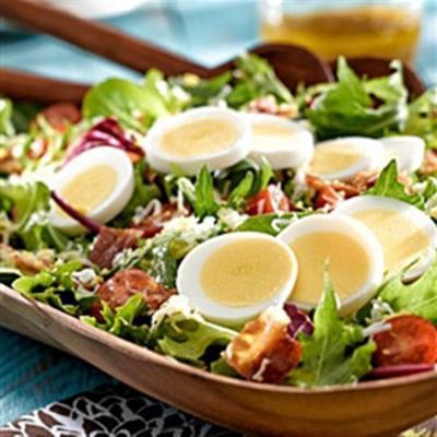 blt salade met zoete ui vinaigrette