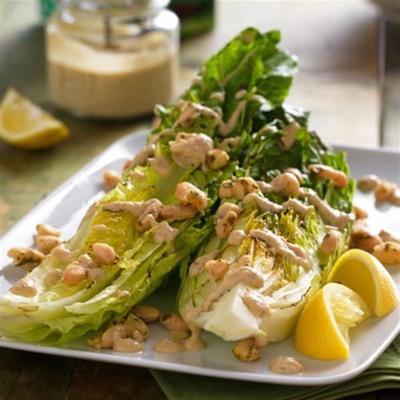 Garlicky gegrilde caesar salade met cannellini kruid croutons