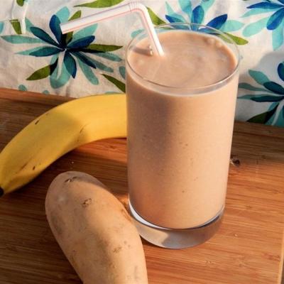 zoete aardappel-bananen smoothie