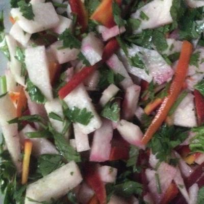 jicama salade met gember limoen dressing