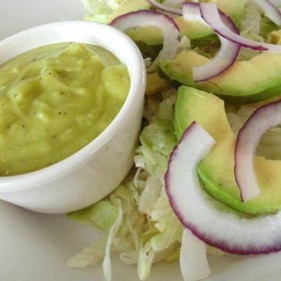 avocado salade met avocado-limoen vinaigrette