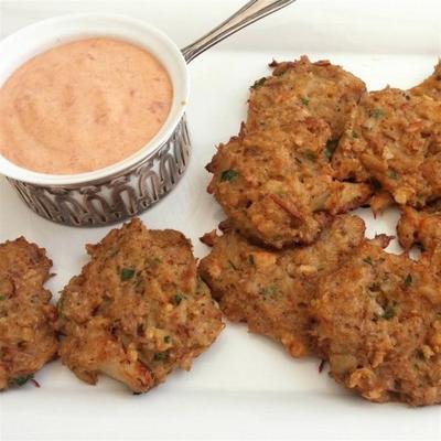 gebakken crabcakes met geroosterde rode peper remoulade