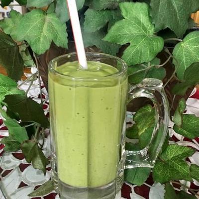 banaan, avocado en spinazie smoothie