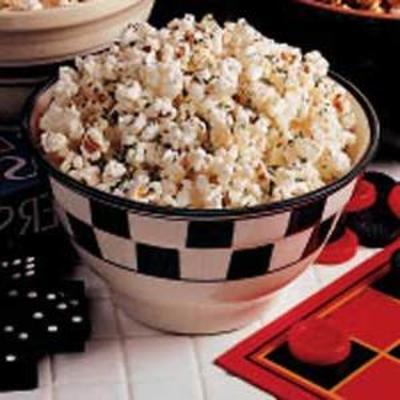 parmezaan-knoflook popcorn snack