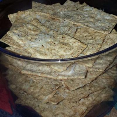 knapperige volkoren lavash-chips