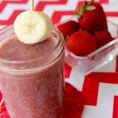 romige banaan aardbei gespleten smoothie