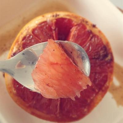 geroosterde gekruide grapefruit