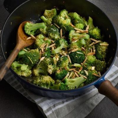 pittige broccoli met parmezaanse kaas