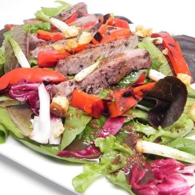 gegrilde lendesalade met sesamgemberdressing