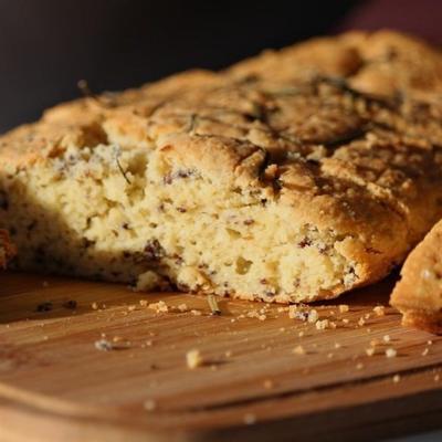 amandelmeel broodbrood met parmezaanse kaas