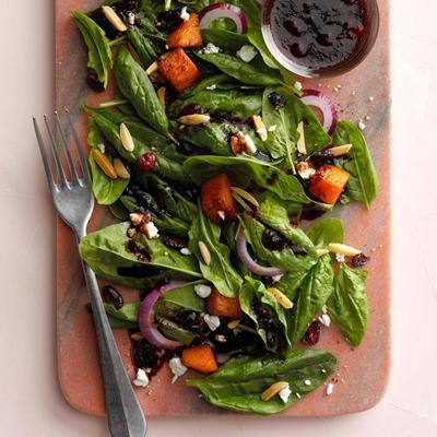 butternut squash en warme verwelkte spinaziesalade