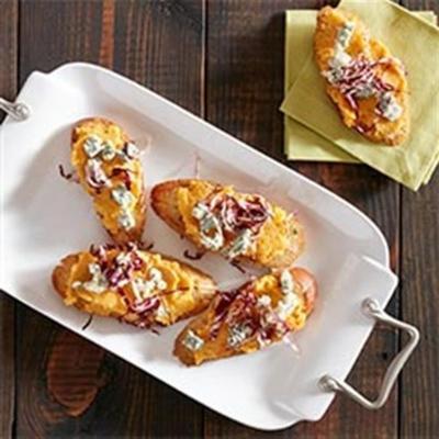 butternut crostini met radicchio en blauwe kaas