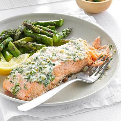 romige kruiden gegrilde zalm