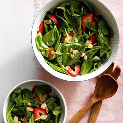 amandelaardbeien salade