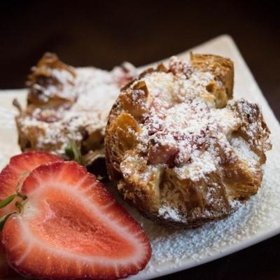 aardbeien en crème croissant kopjes