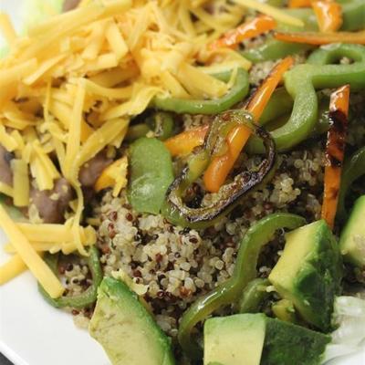 veganistische quinoa en guac schaal