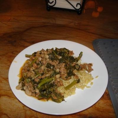 stevige worst en broccoli Rabe braadpan