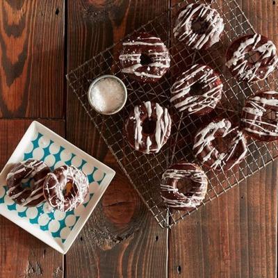 chocoladeglazuur mochi donuts