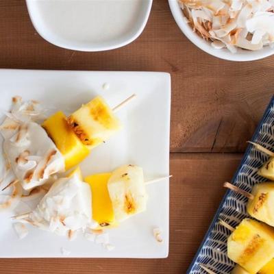 ananas en mango brochettes met kokosnoot dip