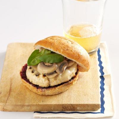 gegrilde kalkoenburgers met blueberry bbq-saus