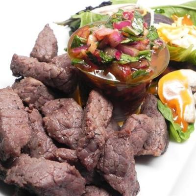 gegrilde steak tips met chimichurri