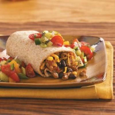 kalkoenburrito's met salsa met vers fruit