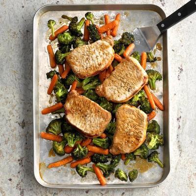 gebakken teriyaki varkensvlees en groenten