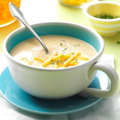 bloemkool, prei en cheddar kaassoep