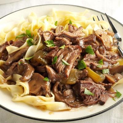 feestelijke slow-cooked beef tips