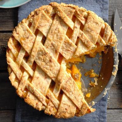 perziktaart met groene chili en cheddar