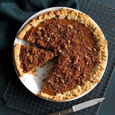 pompoen-gember taart met gingersnap streusel